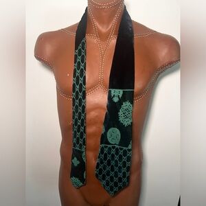 Gucci Velvet wide Tie